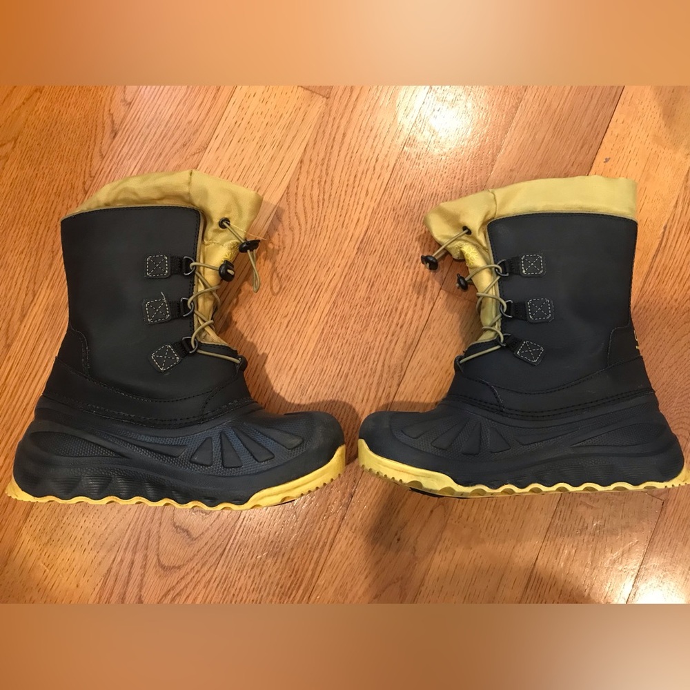 UGG Ludvig snow boots